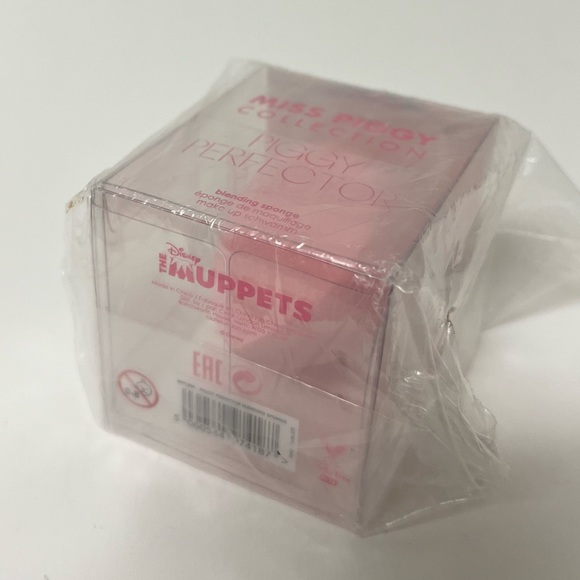 Ciaté London x Miss Piggy Piggy Perfector Sponge - Picture 3 of 6